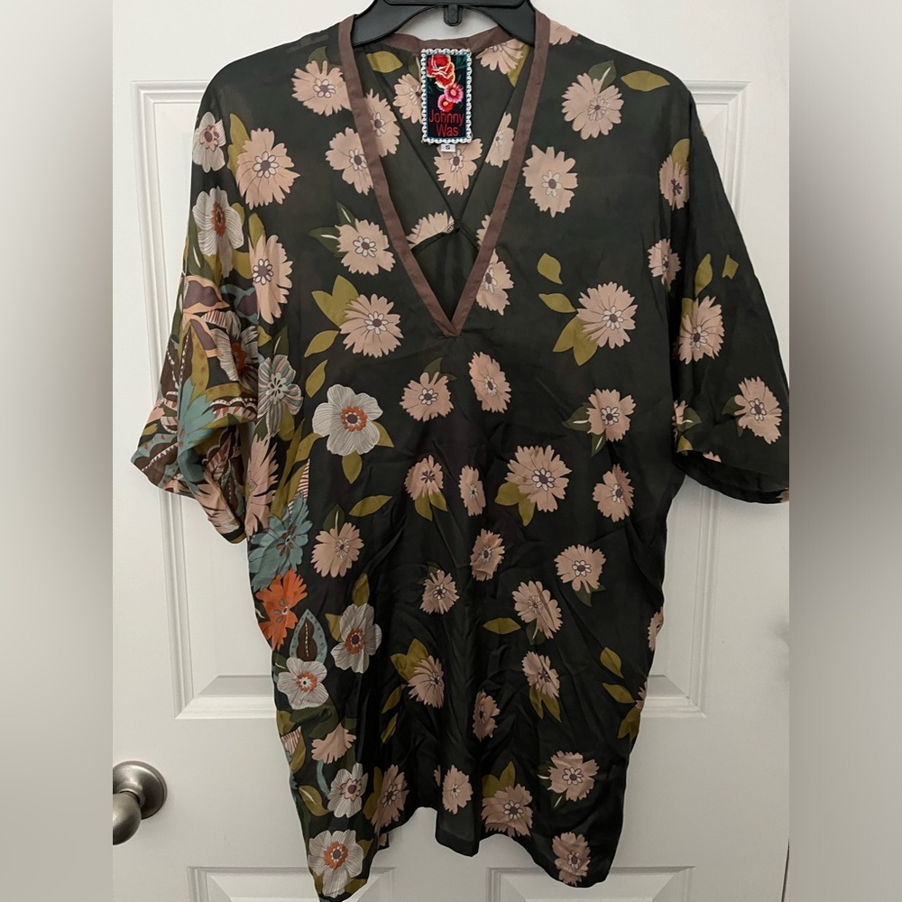Beautiful JOHNNY WAS Top. Size: Small.  100% Silk